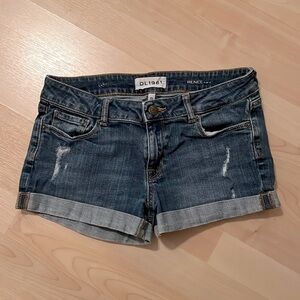 DL1961 mid rise shorts, 25